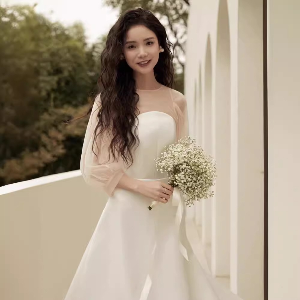 ライトウェディングドレスカラー登録小さな白いスカートスモールシンなサテン気質森スーパーエンゲージメントドレススプリング