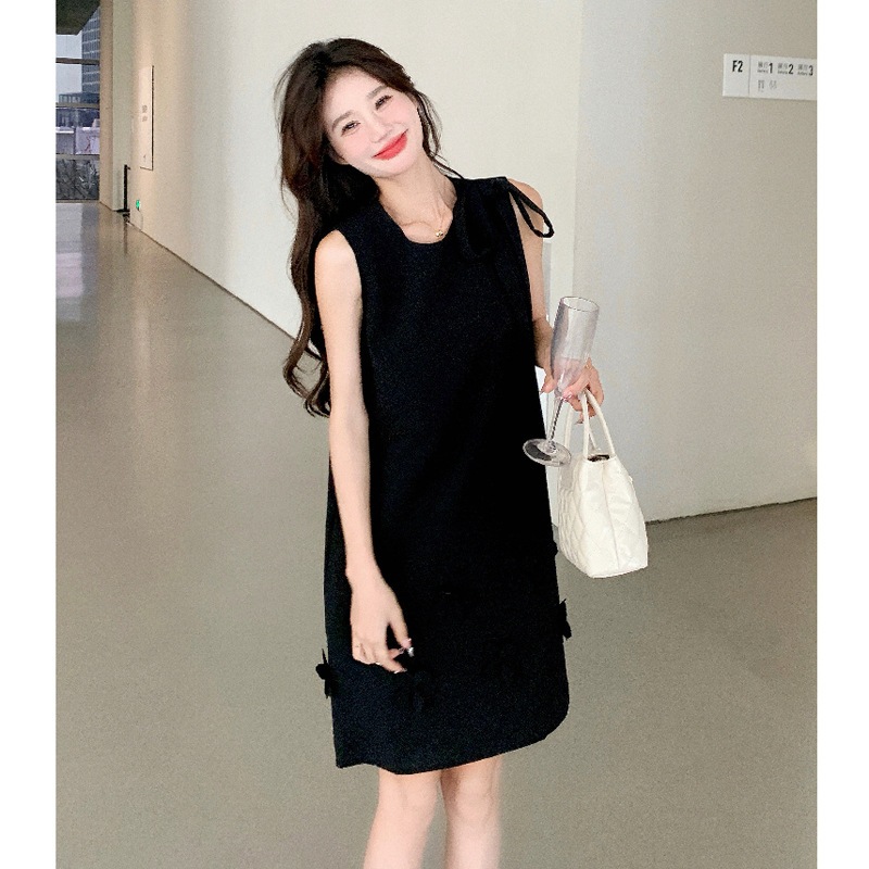 本物の絶妙なヘップバーンスタイル古典的な黒の立体的な花のベストドレス2024新しい蝶ネクタイのドレス