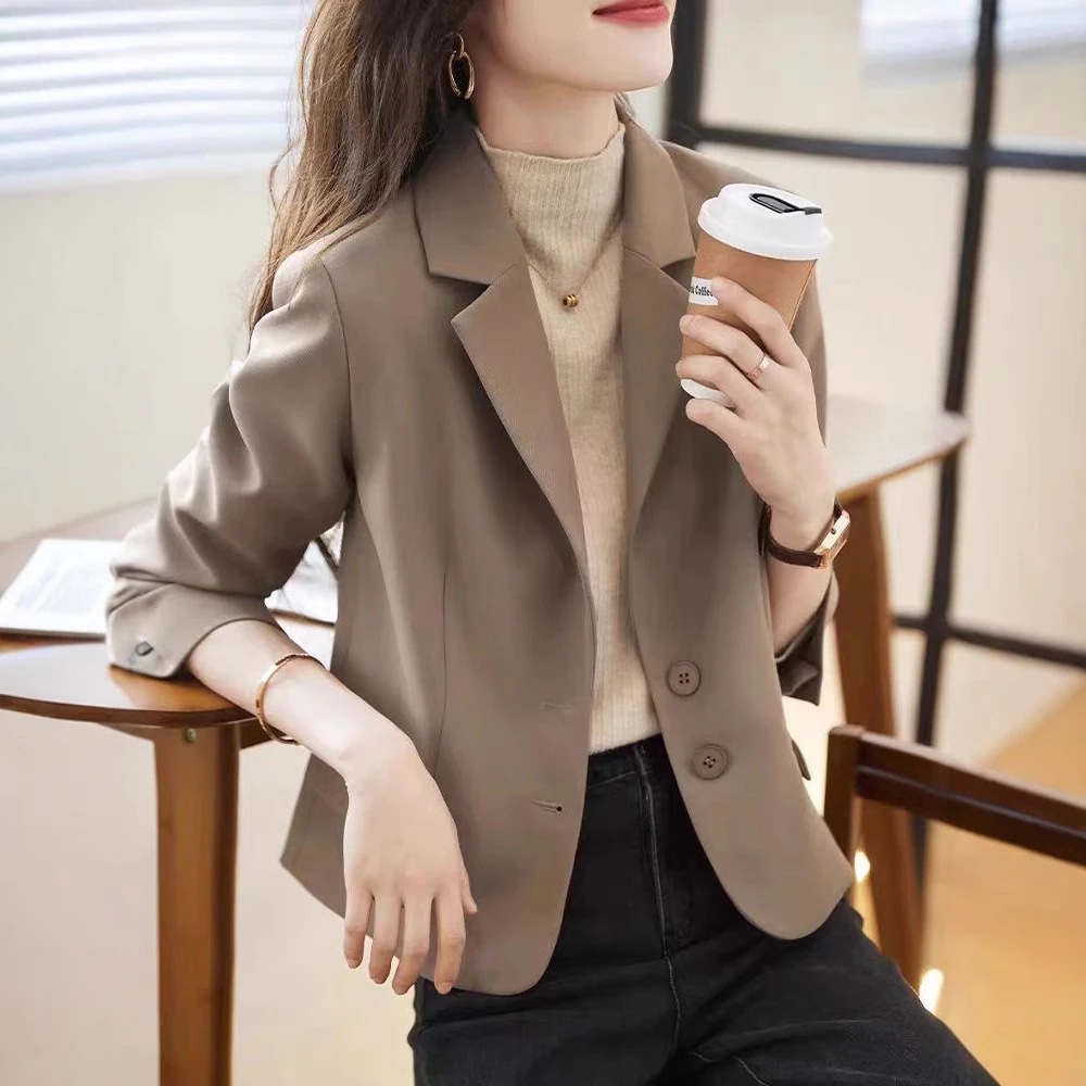 【1点ご購入 で10点プレゼントいたします】気品スーツコート女2025春秋高級シンプル通勤100着スーツブラウスショート丈