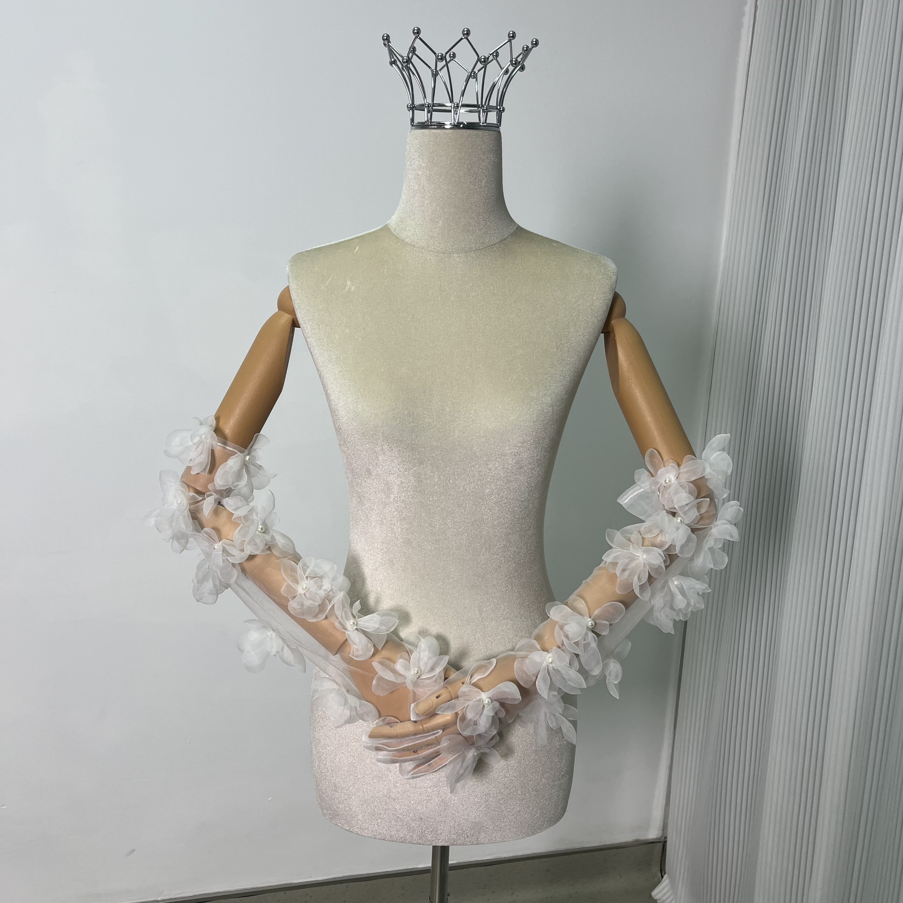 ウエディンググローブ 花モチーフ ビーズ 可愛い シャンパン色 花嫁/ウェディングドレス