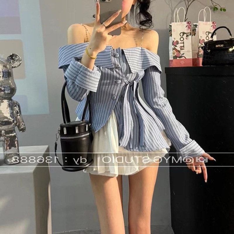 春秋向け韓国風セクシーガールデザインツーピースセット：ストライプオフショルダー長袖シャツとダブルレイヤーケーキスカート