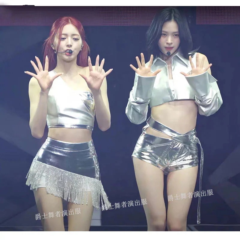 【急速出荷!2枚購入で300円 OFF!】Itzy ジャズダンススーツ 2024 シルバースリムステージパフォーマンス衣装