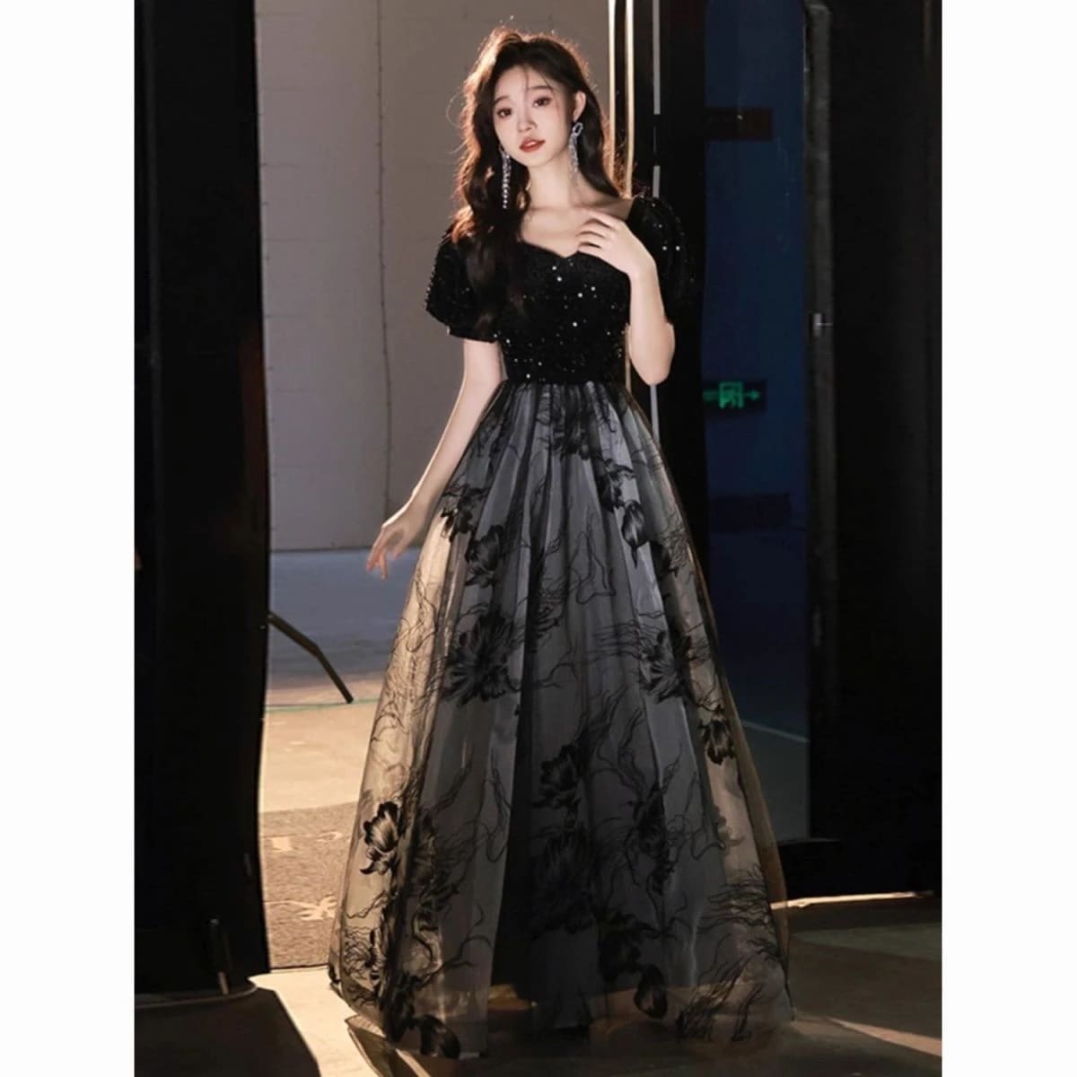 女の子のための黒いスパンコールドレス