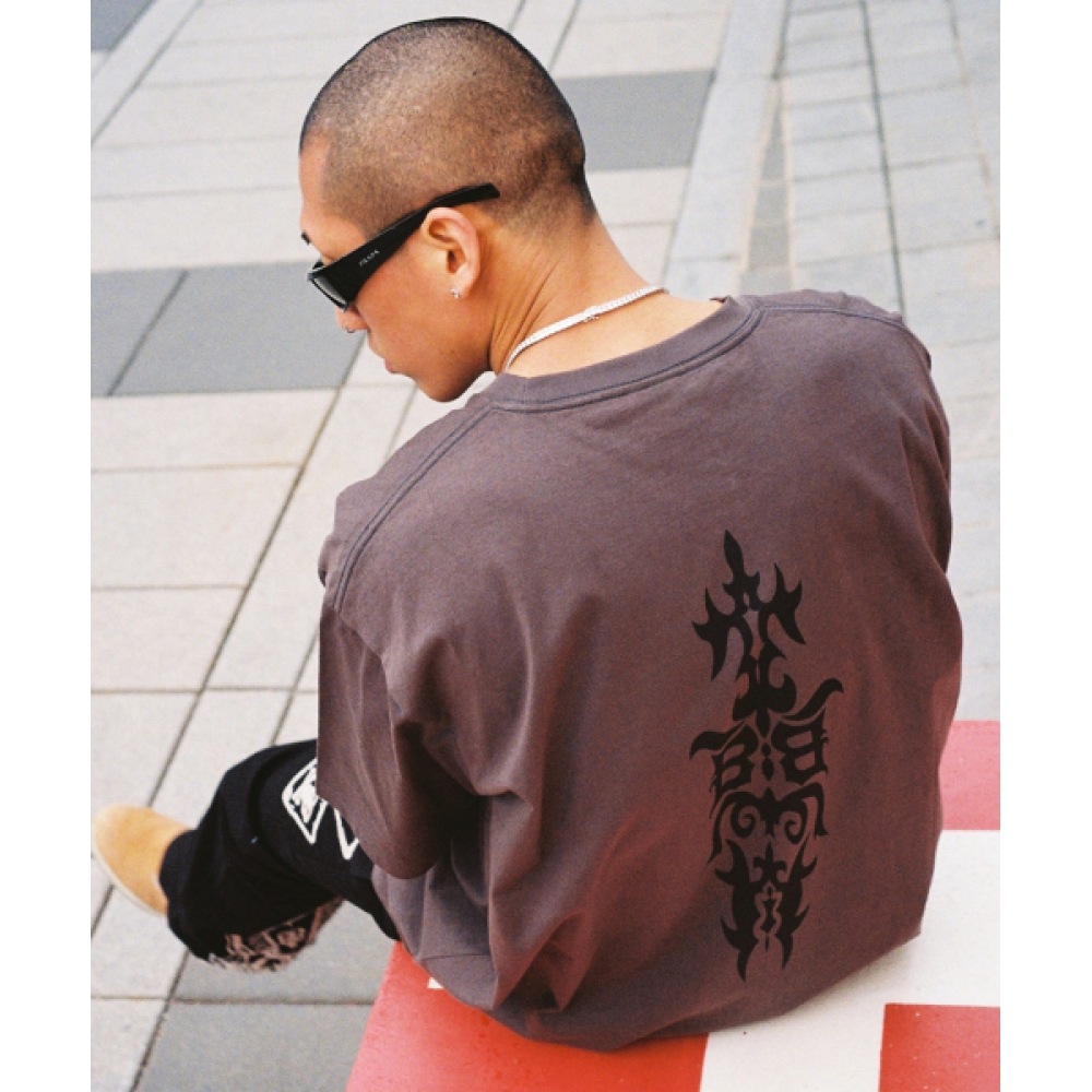 BLUR ゴシック半袖Tシャツ [ディープチャコール]