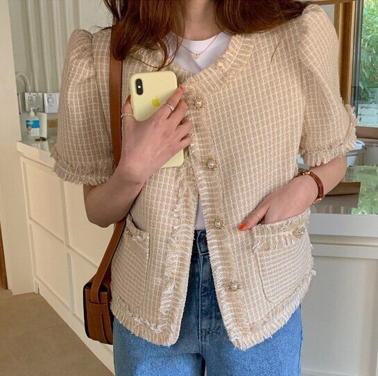 2色 レトロ風 アウター ブルゾン ジャケット レディース 春 かわいい きれいめ 個性的 軽い スーツジャケット ショート丈 半袖 五分袖 ノーカラー Uネック ラウンドネック スリム タイト 細身