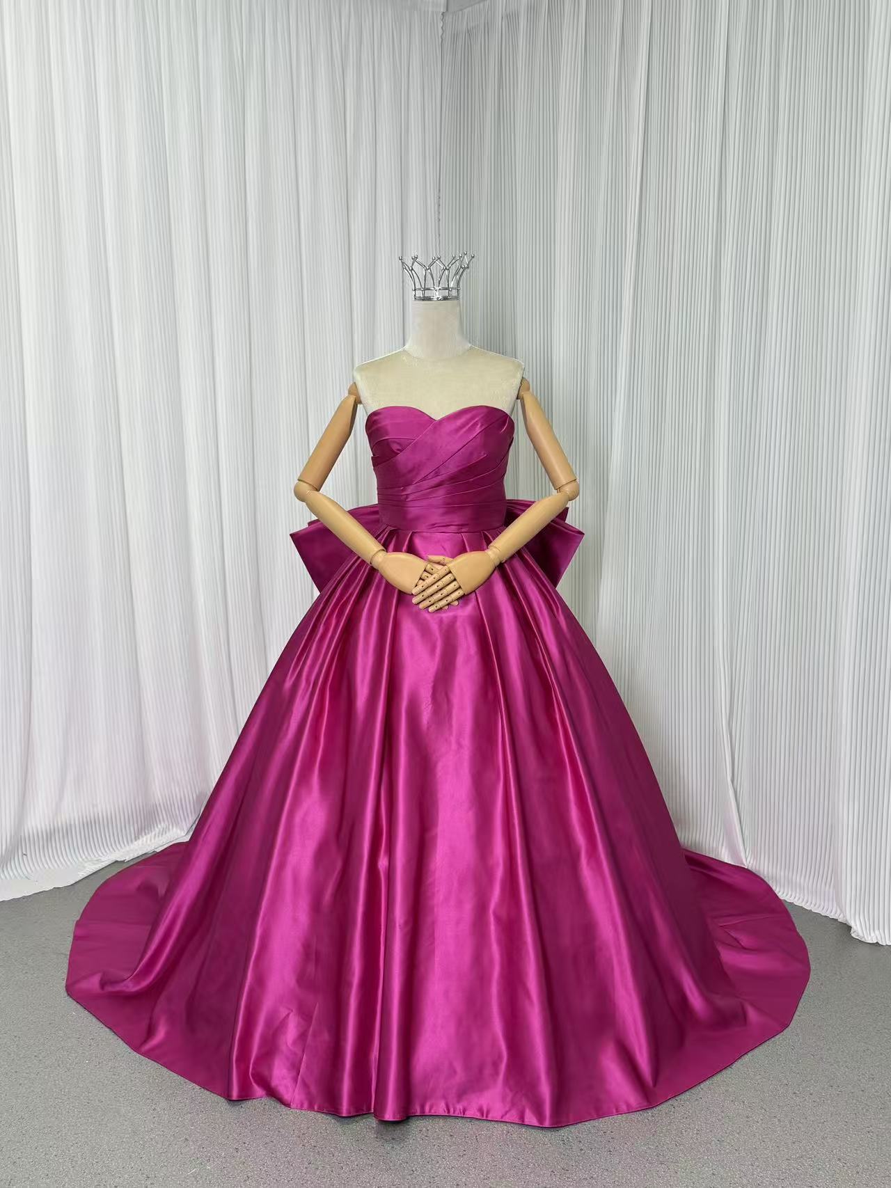 カラードレス ビビッドピンク 光沢サテン 豪華なバックリボン プリンセスライン 披露宴 31,129円