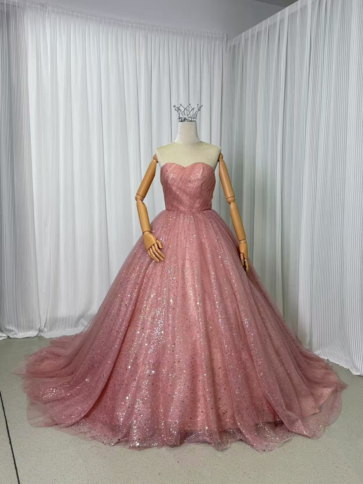 カラードレス ピンク ベアトップ 編み上げ キラキラチュール 華やかなトレーン 花嫁/前撮り チュールスカート