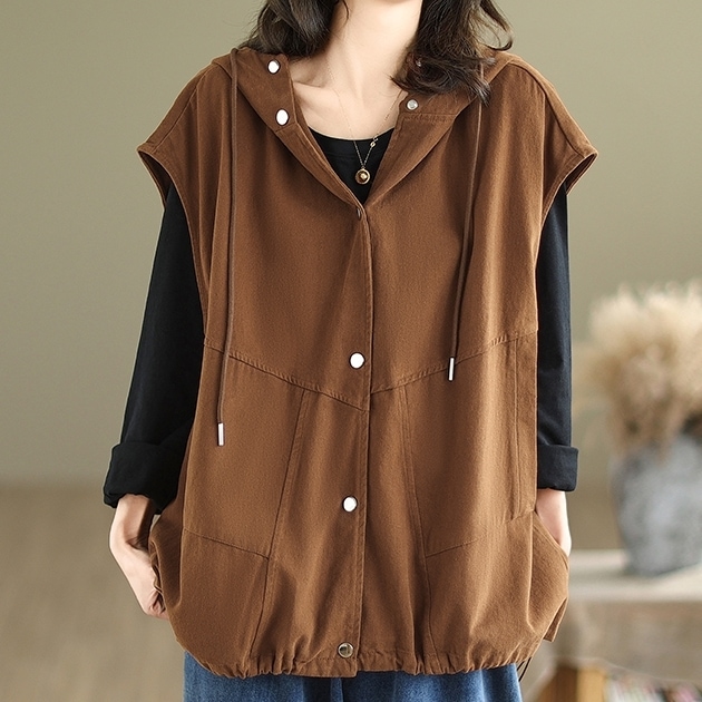 アウター ベスト フード付き 前開き ボタン ポケット ミディアム丈 かわいい 大人可愛い きれいめ シンプル 上品 おしゃれ かっこいい カジュアル こなれ感 個性的 主役級 存在感 ルーズ 抜け感