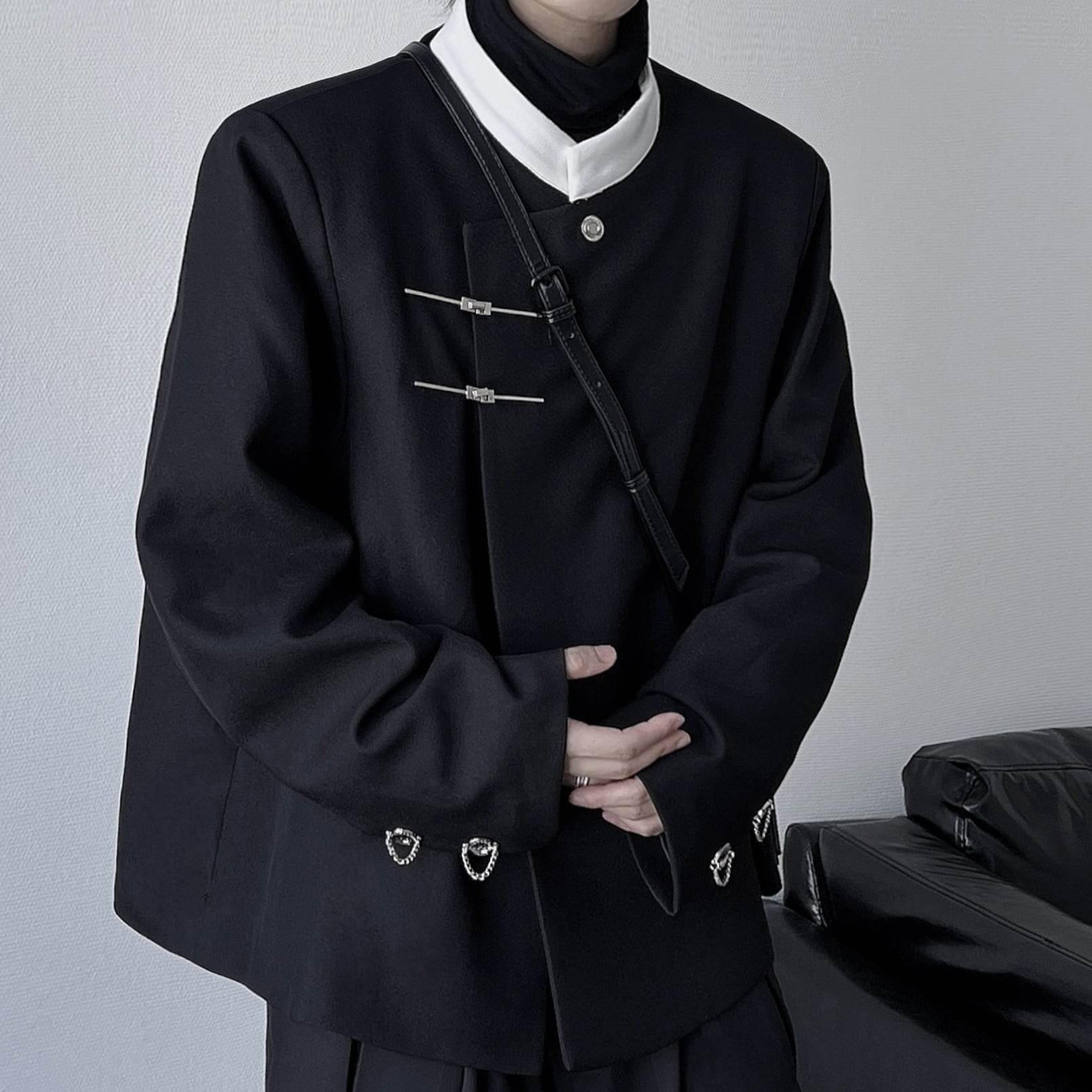 個性的なデザイン コート ブラック 合わせやすい シンプル パール 暗黒風 ホック