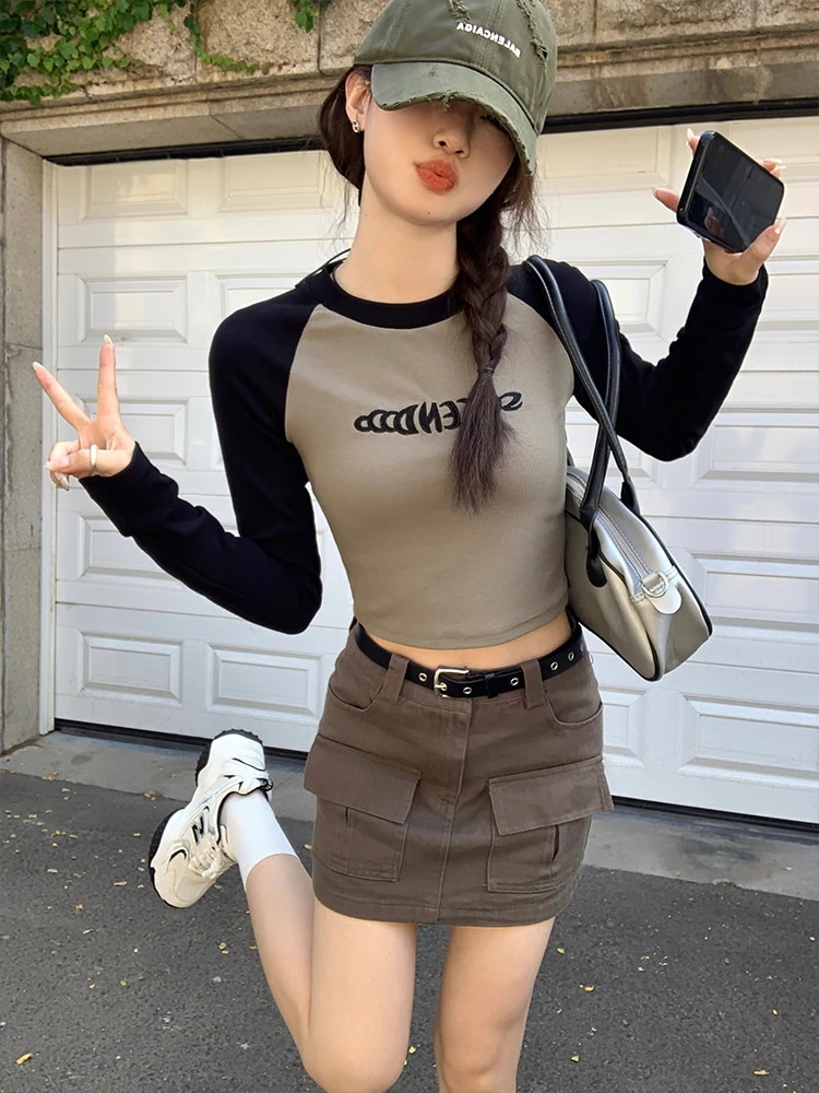 ポジティブショルダーショートTシャツレディースデザインニッチ秋スパイスガールズスリム長袖ボトムスシャツインサイドアウトトップス 5,123円