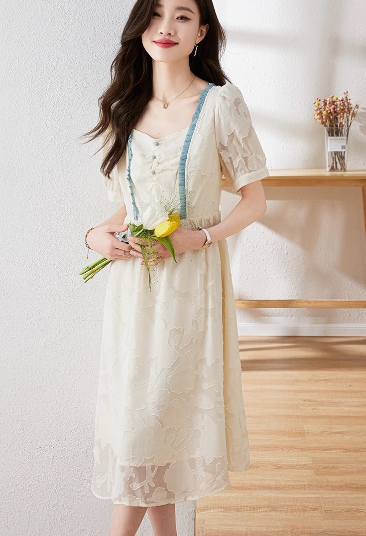 フレンチ スクエアカラー ドレス フェアリー 夏 スモール フレッシュ ジャカード スイート パフスリーブ スカート 個性的 ワンピース 膝下 袖あり 半袖 襟なし かわいい 大人可愛い シンプル