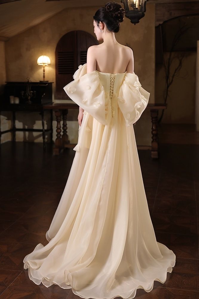 女性用の豪華なパーティードレスのワンピース