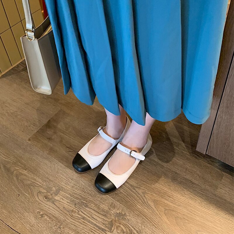 パンプス レディース 2cm ヒール ローヒール スクエアトゥ ストラップ バイカラー 大人可愛い レトロ ガーリー 無地 オールシーズン デート お出かけ ブラック ベージュ ホワイト シューズ