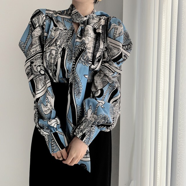 【送料無料】レディース グラフィティプリント シャツ パフスリーブ ブラウス レースアップ
