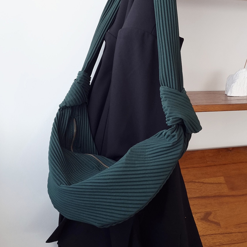 プエル結びプリーツクロスバッグ