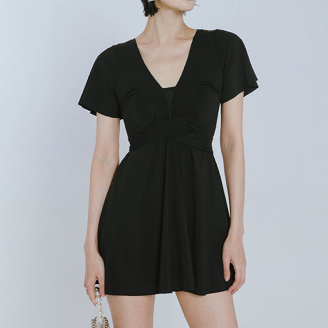 ワンピース水着 黒 半袖 シンプル 4,666円