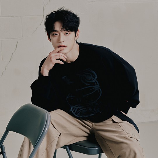 [ZB1 24 SPコレクション] SHINING EFFECT CREWNECK