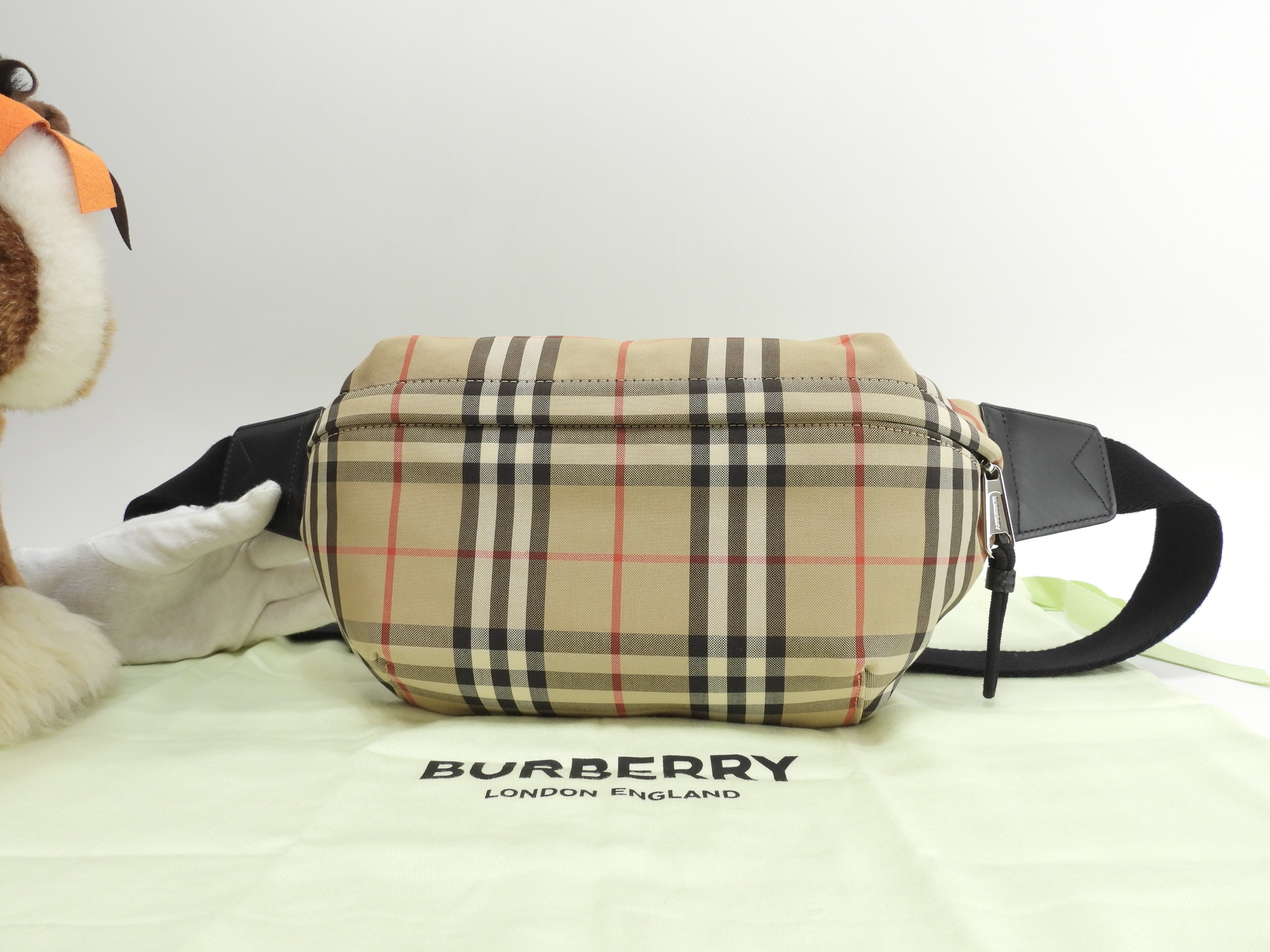 ベルトバッグ チェック ナイロン革/ベージュ黒 ボディバッグ 新品同様@CNSUPLEA5DON