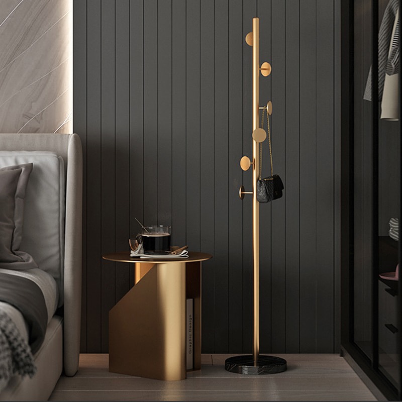 11 軽い豪華なシングルポール垂直コートラックは宇宙用服を占有しません寝室のベッドサイドのベッドサイドのベッドサイドのベッドサイドのハンガーを入れます r n2