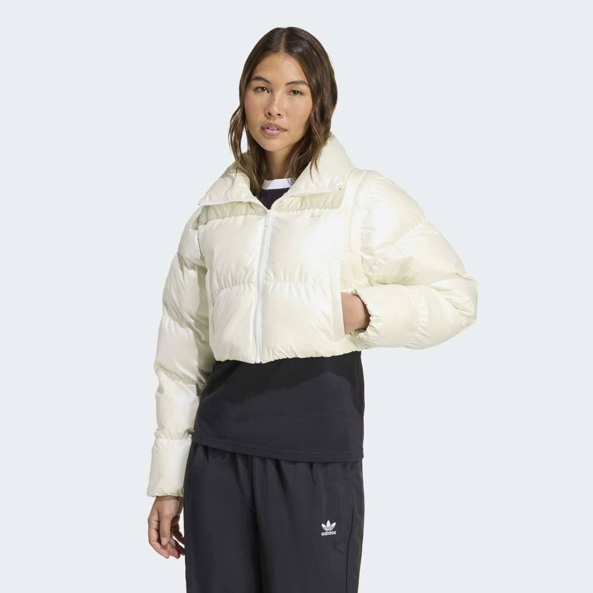 [女性] オフショルダースリーブ付きハイシャインアディダスエッセンシャルグロッシー2-IN-1クロップドパファージャケット(JX2990)