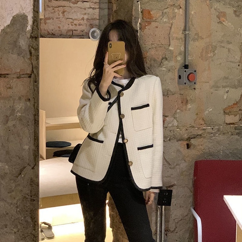 アウター ジャケット 袖あり 長袖 襟なし ノーカラー デザイン ボタン トリム 美ライン ニュアンス 前開き 編み込み カラバリ バイカラー かわいい 大人可愛い きれいめ シンプル カジュアル