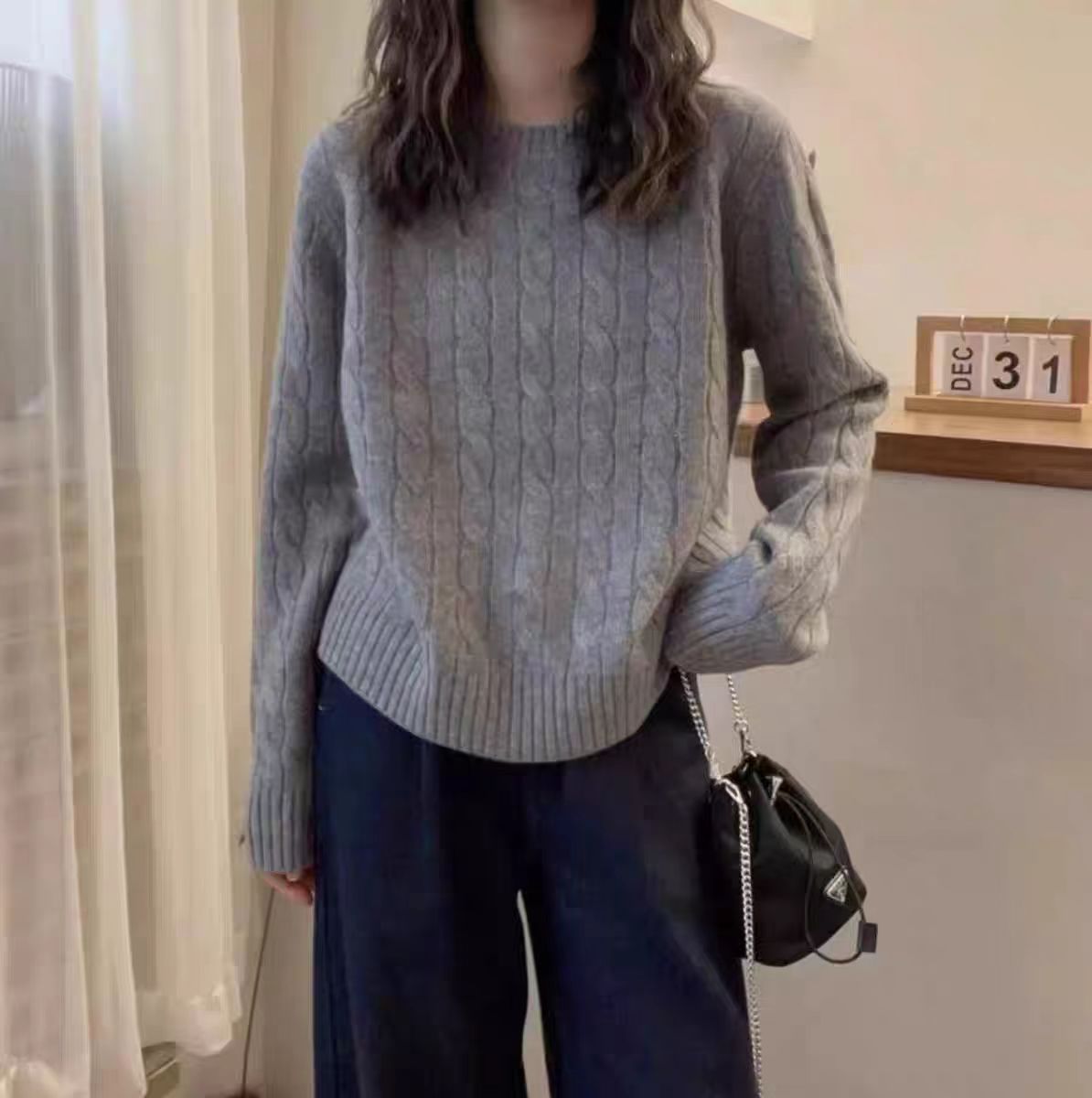 レディースラウンドネックピュアウール長袖インナーレイヤー無地ツイストデザイン秋冬スタイルの肌に優しいプルオーバーセーター