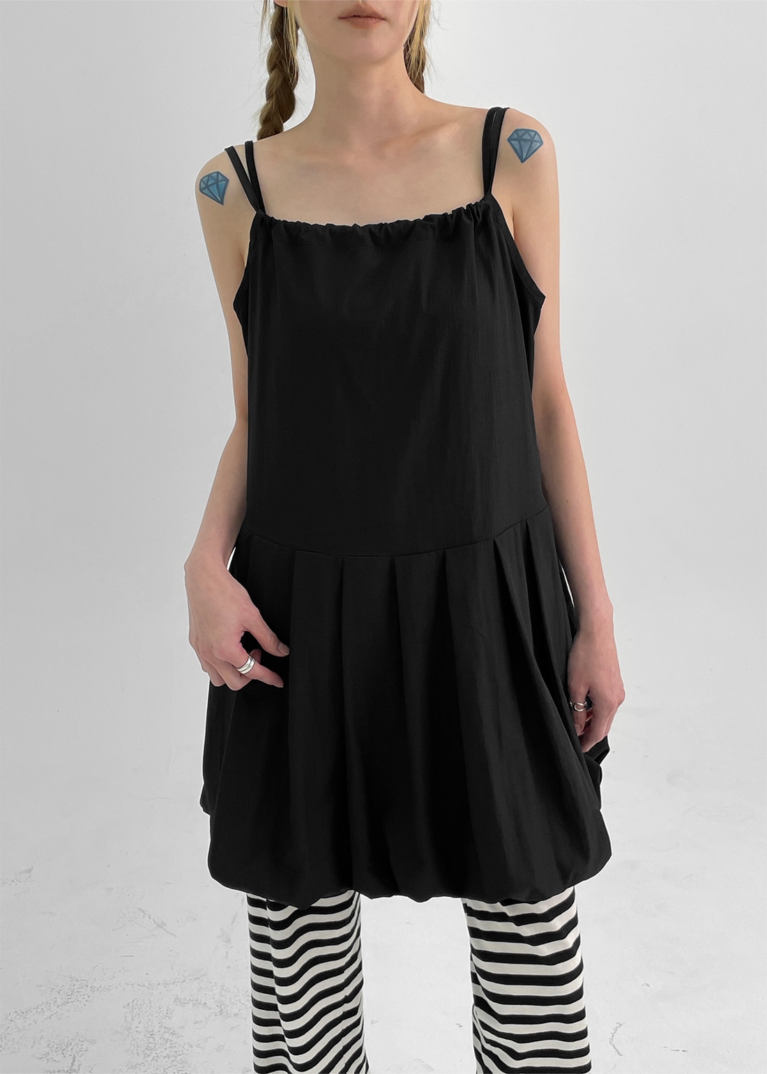 ルディングナイロンバルーンプリーツミニワンピース