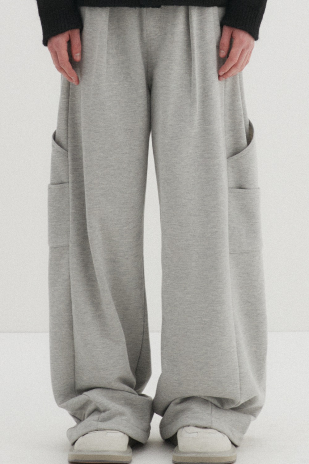 【DNSR】 SIDE PINTUCK CARGO SWEAT PANTS : GREY