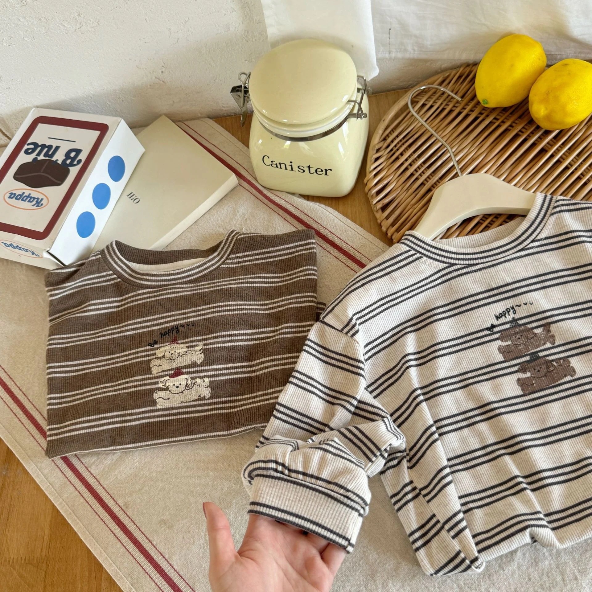 2024新しい 男の子と女の子 赤ちゃんストライプゆったりTシャツ 春秋カジュアル子供長袖Tシャツ