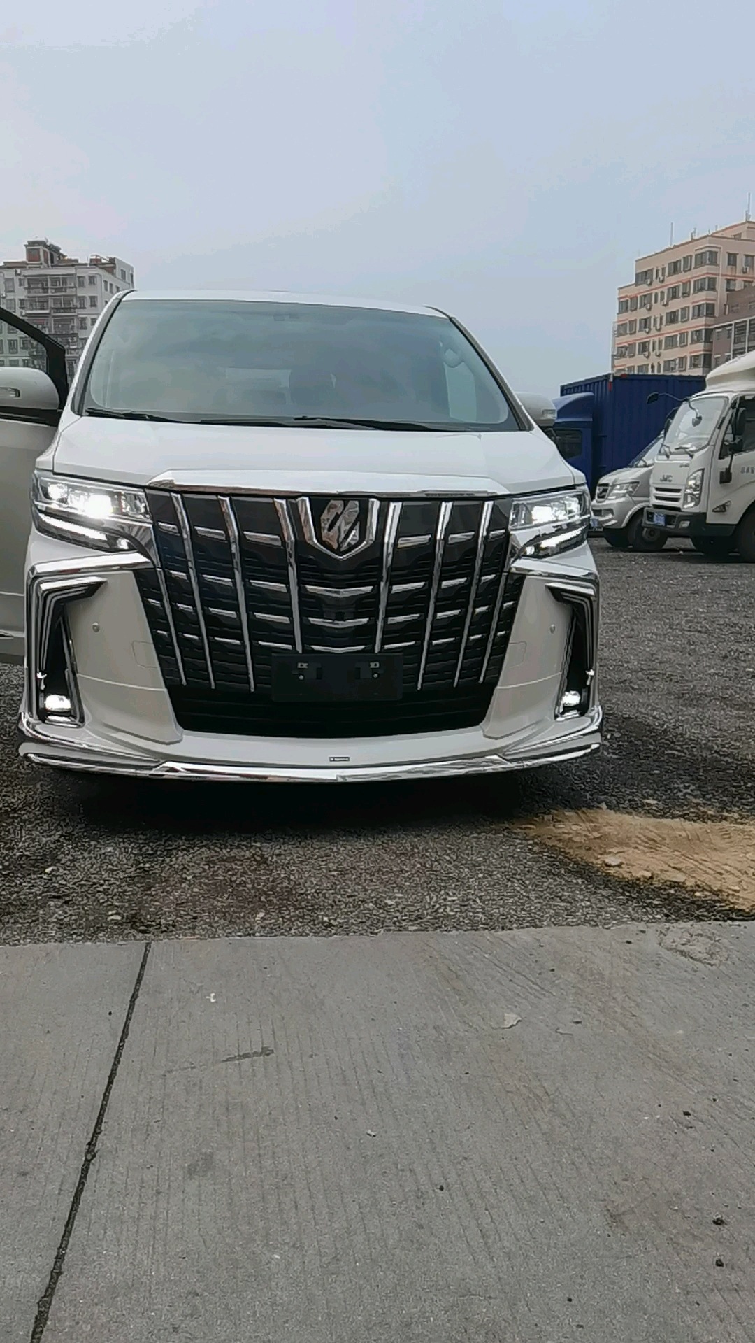 08-18の古いトヨタアルファに適用可能新しいモナリザの大きなサラウンドフロントとリアのバー20から