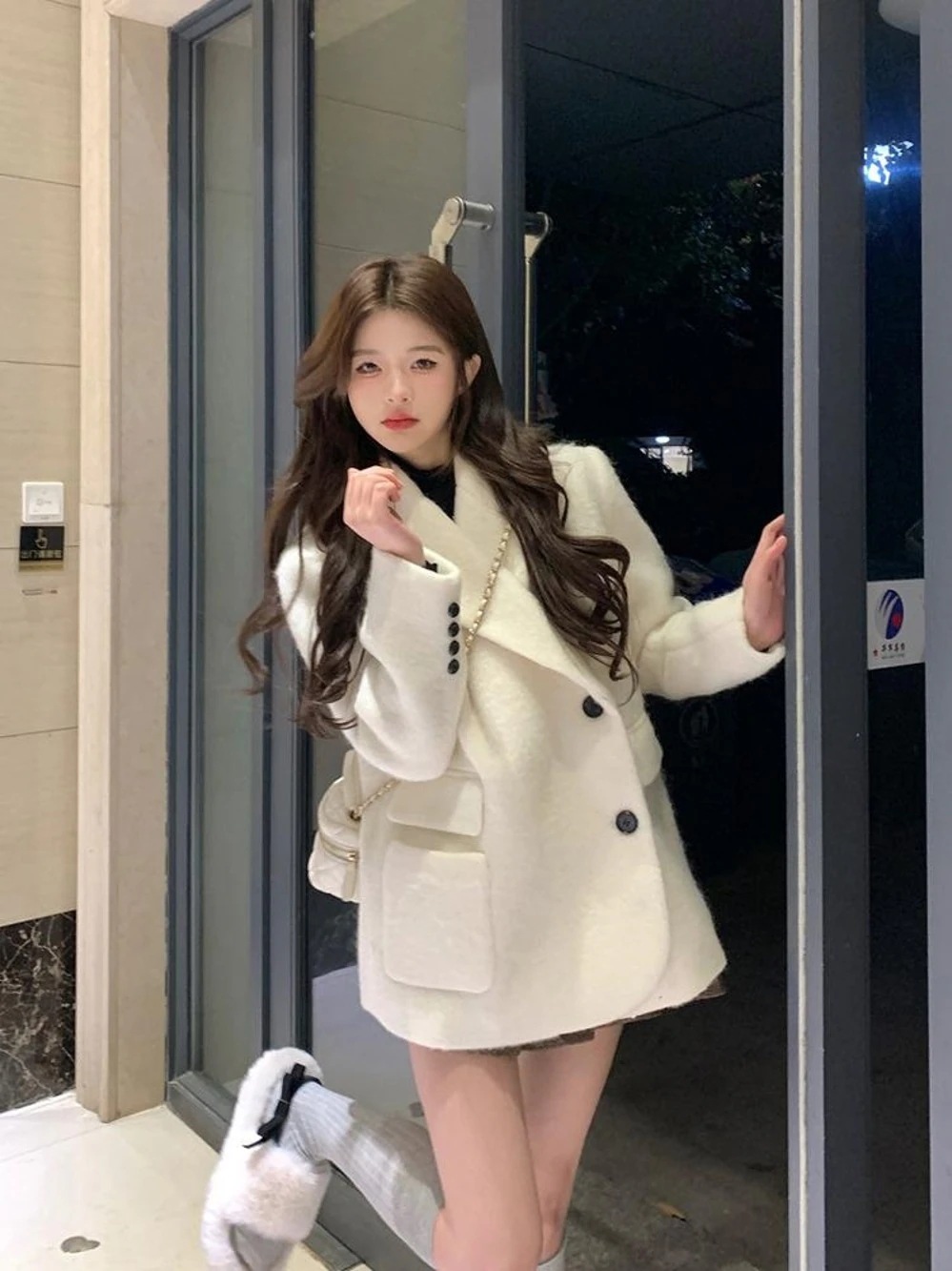 秋冬防寒 あったか アウター韓国風コートスタイルアップかわいいブルゾンファー付きファッション系裹起毛大人っぽゆったりカジュアルストリートサイズレディースムートン襟ゆるダボ シルエット学生通学丈