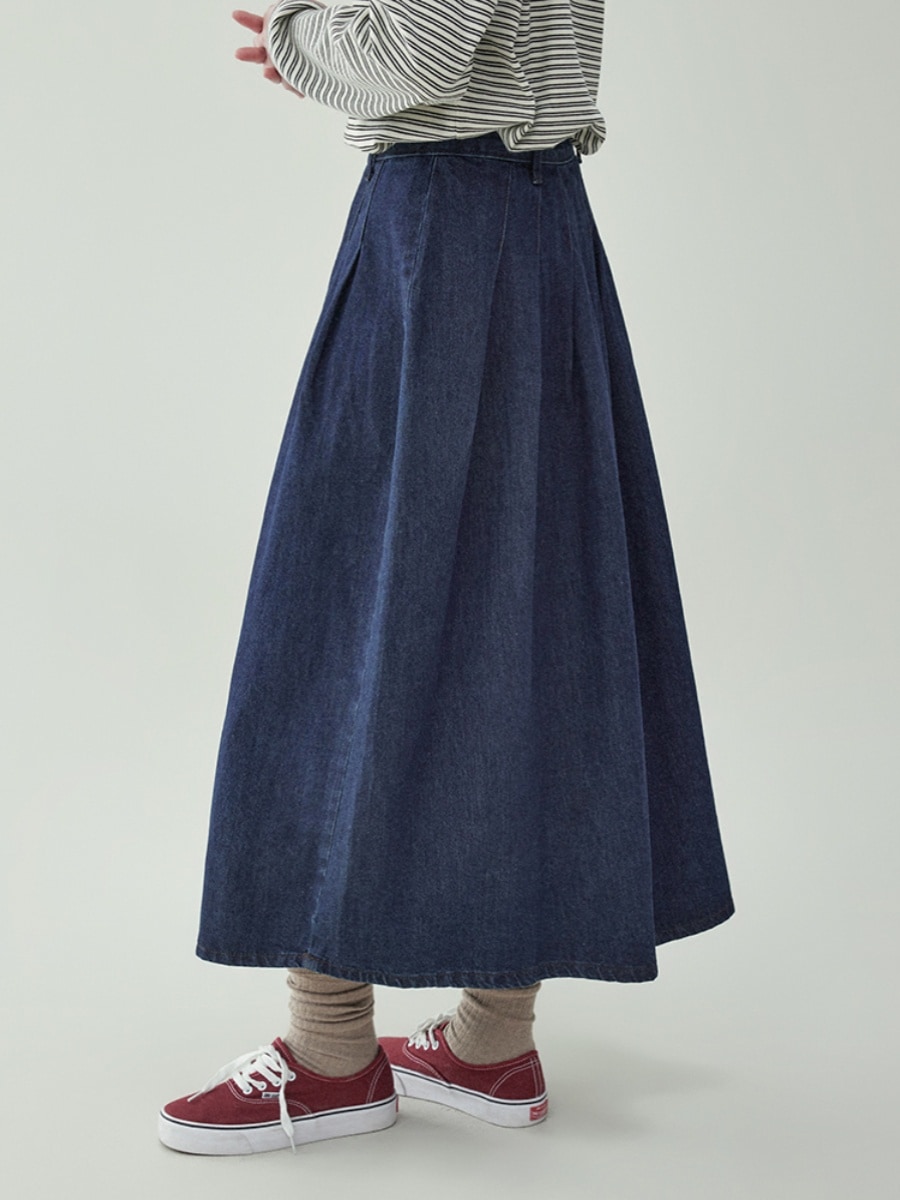 紺色の高腰タックデニムスカート