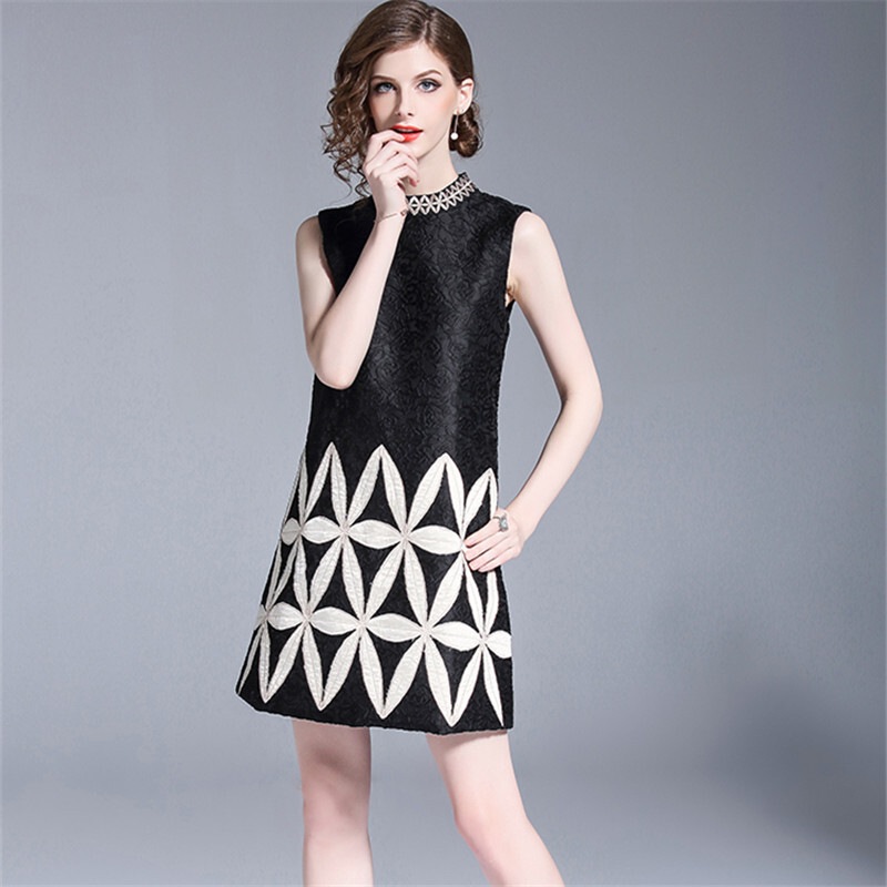 ブラック 黒 Aライン 襟付き ハイネック 刺繍 パターンドレス ワンピース スタイルアップ