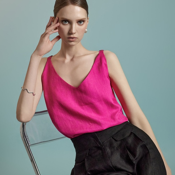 E9032 Vネック スリーブレス トップ