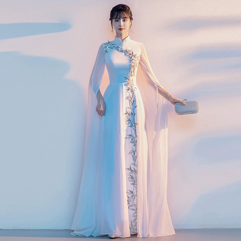 クラシックダンス合唱団の女性パフォーマンスコスム女性2025ホワイトフォークソングソログザンフローフローロングスカート