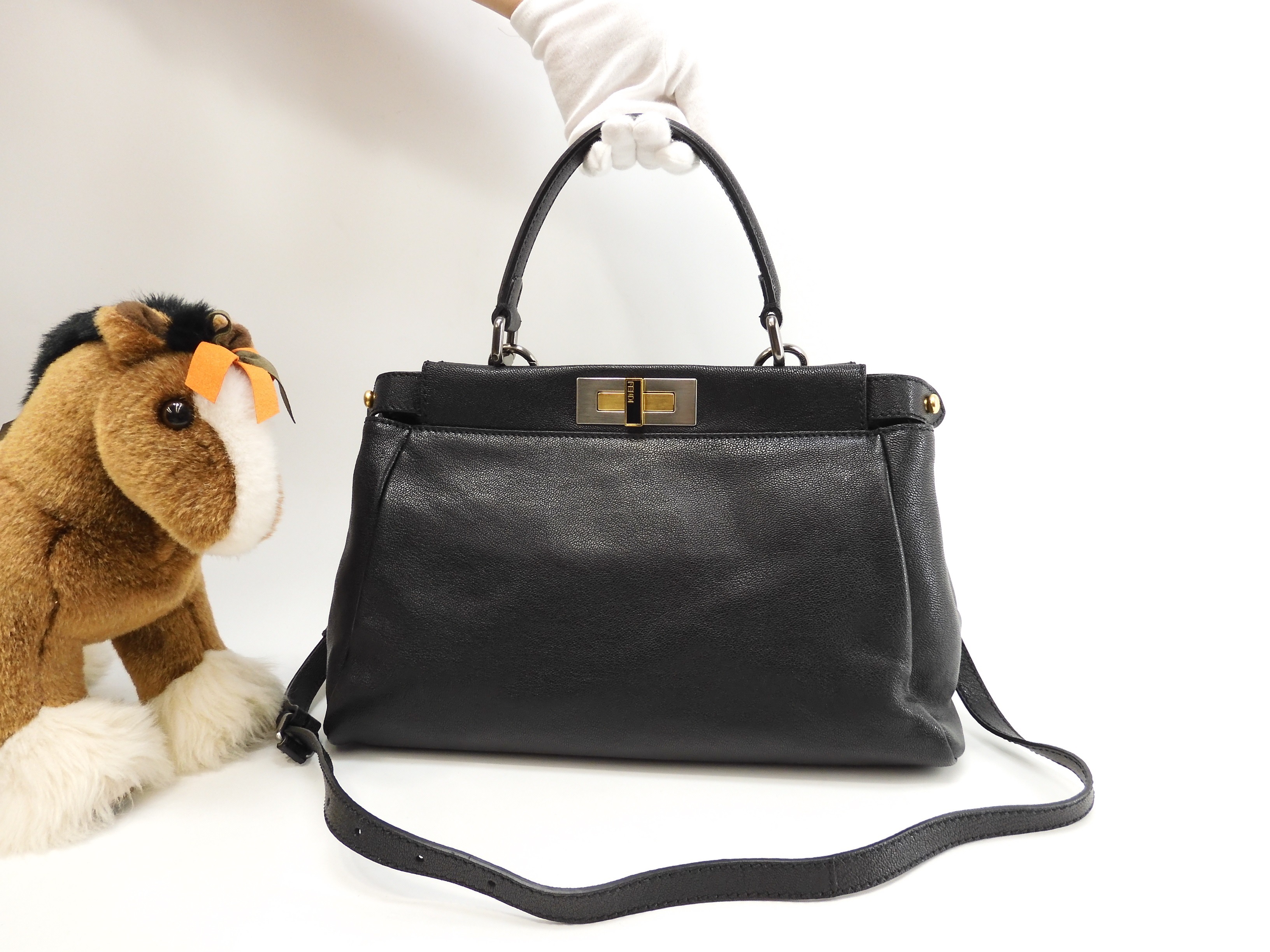 ピーカブー小 レザー 黒 ショルダーストラップ付ハンドバッグ 美品@ 314