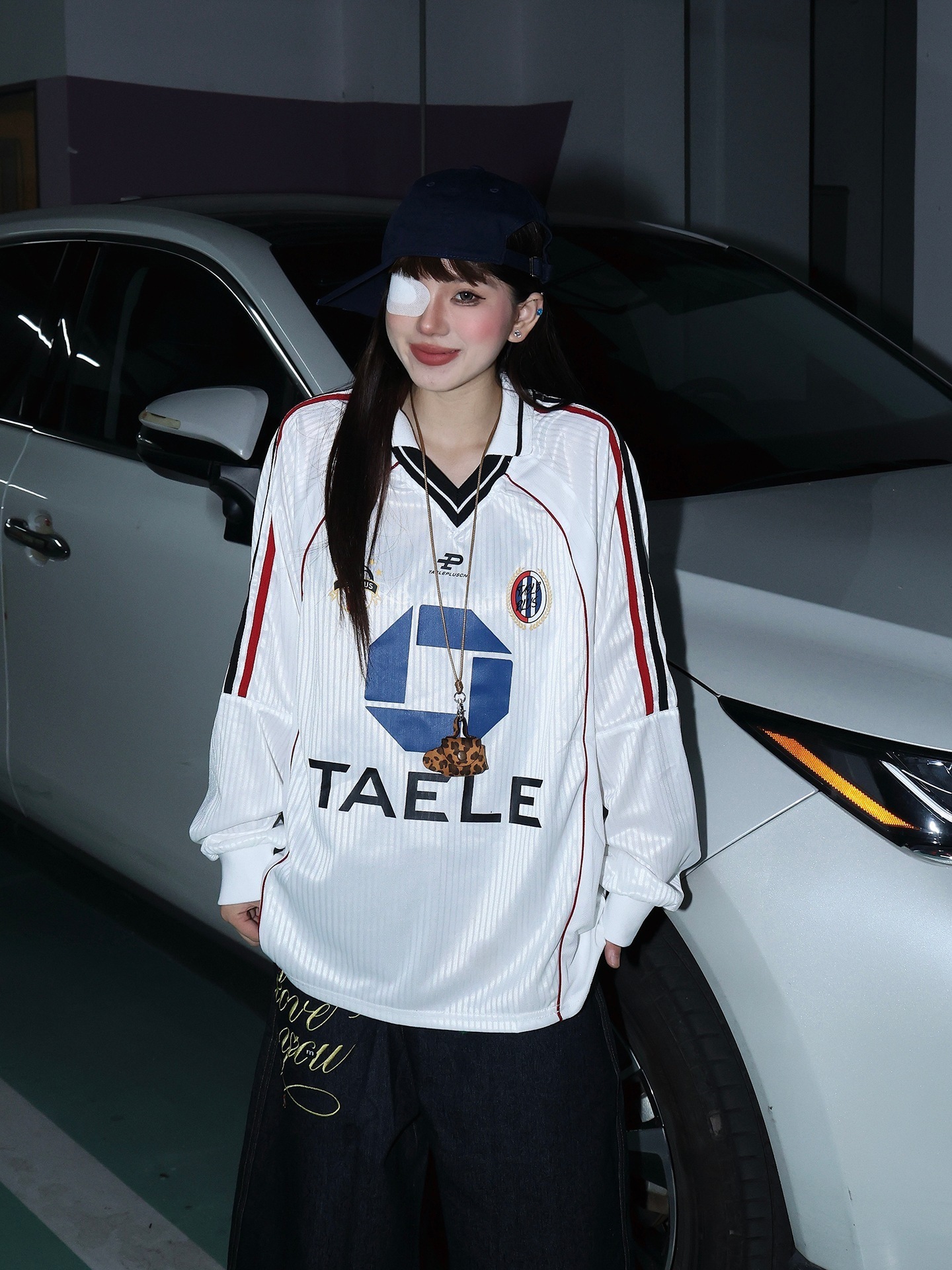 2025秋冬 トップスバイカラー長袖TシャツかわいいVネックK-POP黑白レディース韓国風ロゴルーズゆったりカジュアルおしゃれサイズ袖グラフィックシルエットファッション系サイドシャツフット春スポーツT