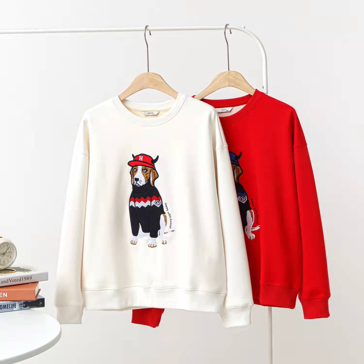 2021年冬の新しいホーンハットパグ女性用ブラッシュドセーター