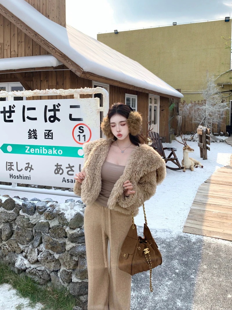 新色追加！2026 秋冬 ショート丈アウター韓国っぽビッグ襟ファー×キャミ付き あったかかわいい風エコジャケット厚手防寒暖かい羽織るコーデレトロ フェイクムートン長袖サイズシルエットファッションレディ