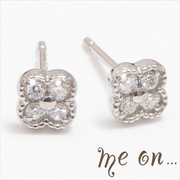 me on... K10ホワイトゴールドダイヤモンド四つ葉のクローバーモチーフピアス 発送目安：２３週間