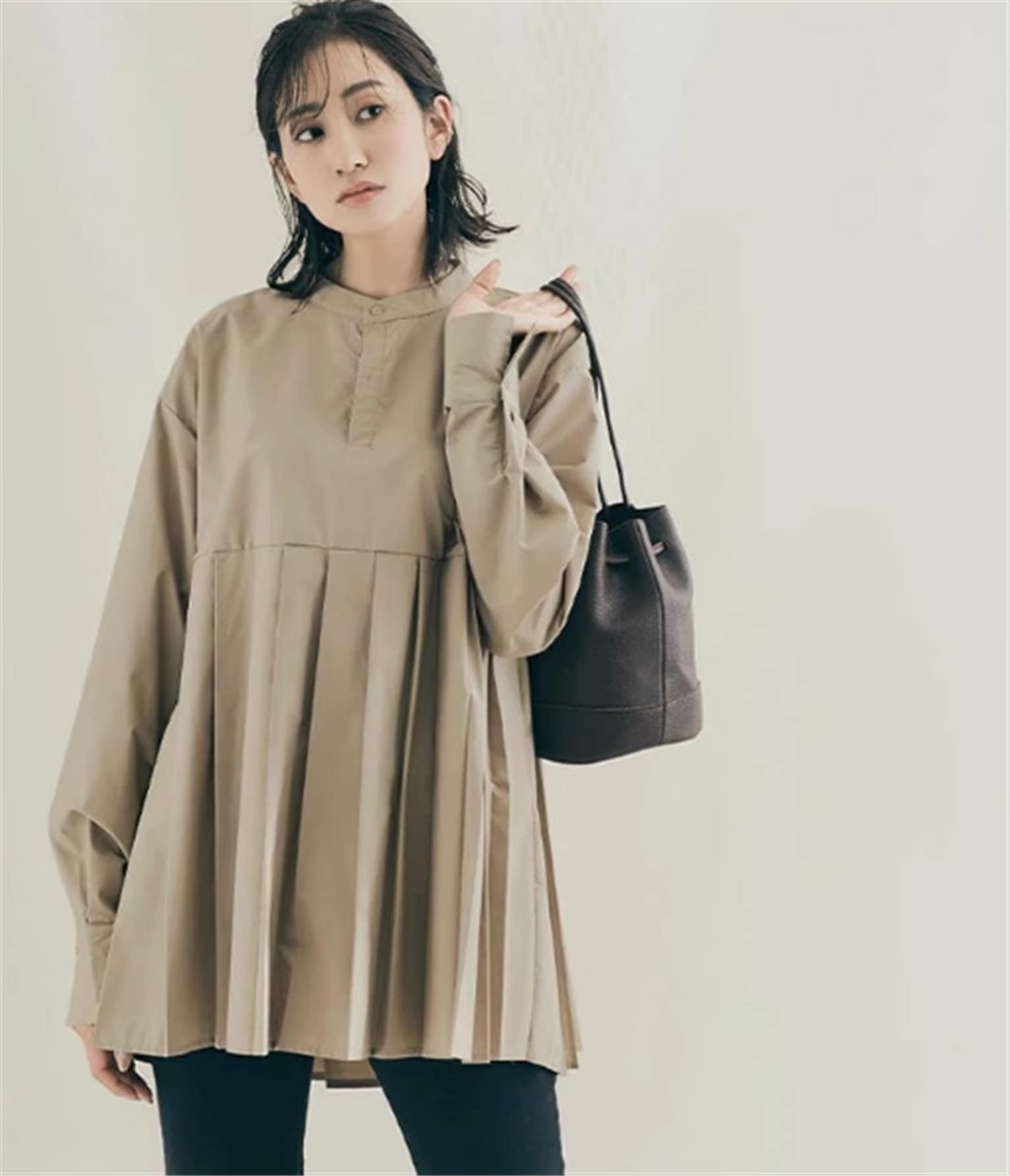 トップス シャツ ロング 袖あり 長袖 ラウンドネック 胸下切り替え プリーツ タックスリーブ かわいい 大人可愛い きれいめ シンプル カジュアル おしゃれ 大人女子 こなれ感 ラフ ガーリーシャツ・ブラウス