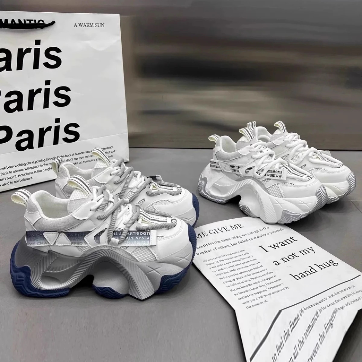 ヨーロッパ駅2024新型通気百合ストラップ松餅ネット面厚い底おじさん靴女子運動カジュアル靴