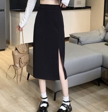 ブラックカラースリット入りロングスカート ボトム スカート スリット ロング丈 爽やか かわいい 可愛い きれいめ シンプル カジュアル 上品 おしゃれ かっこいい レトロ 可愛い 5,299円