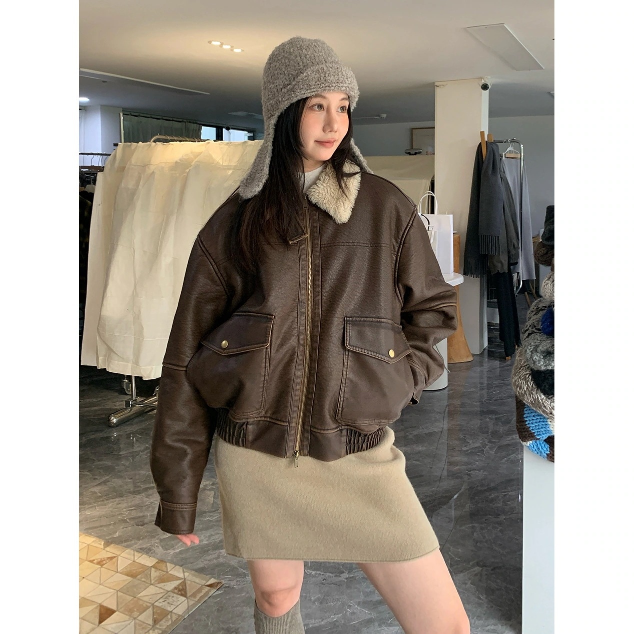 毛皮一体コート 女性用 冬季裏地付き カフェラットカラー レザーコート 感あるメラドジャケット