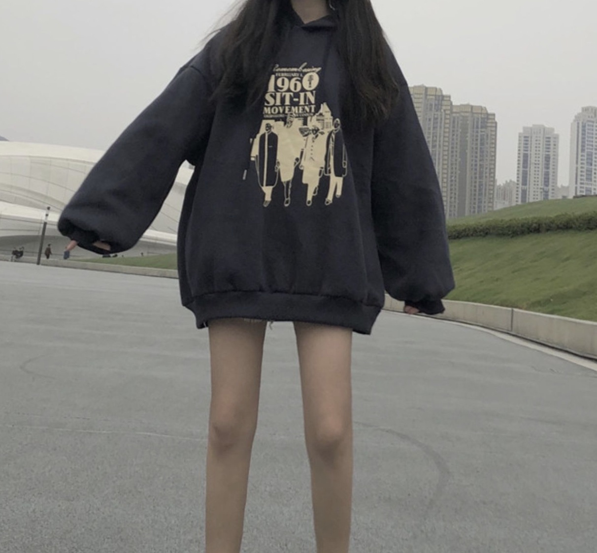 トップス パーカー トレーナー 袖あり 長袖 ボリューム袖 襟なし ワイド フード付き リブ 伸縮性 かわいい 大人可愛い シンプル カジュアル 大人 おしゃれ お洒落 かっこいい こなれ感 ラフ