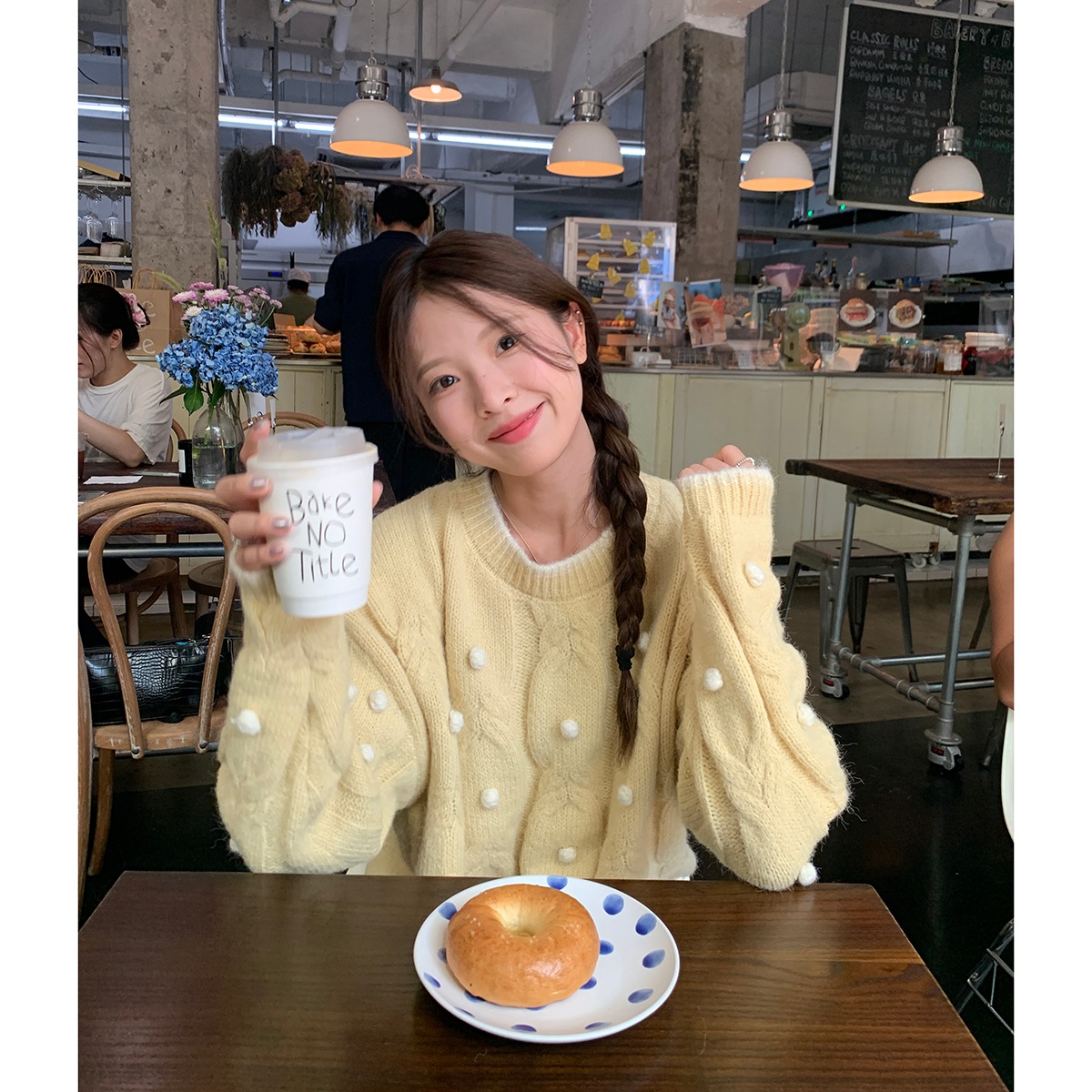 女性用デザインプルオーバーセーター2024秋新しいレトロな雰囲気長袖トップス