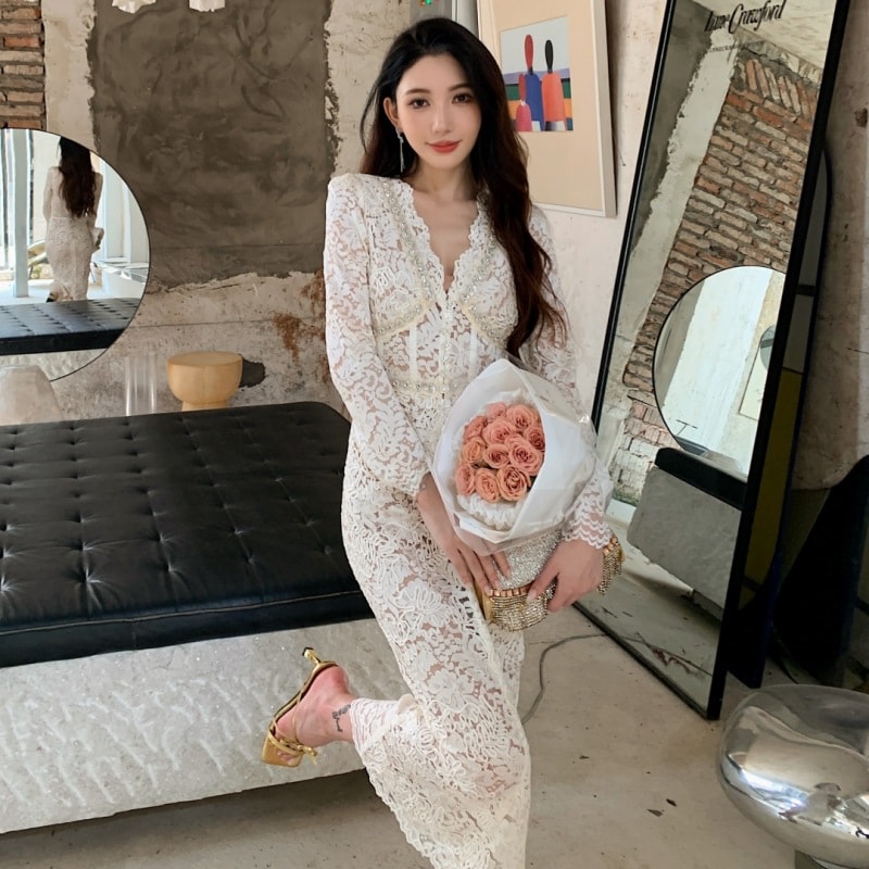 新しい春の女子服フレンチニッチなニッチセクシーなvネック長袖ドレスハイエンドのレース長いスカートイブニングドレス