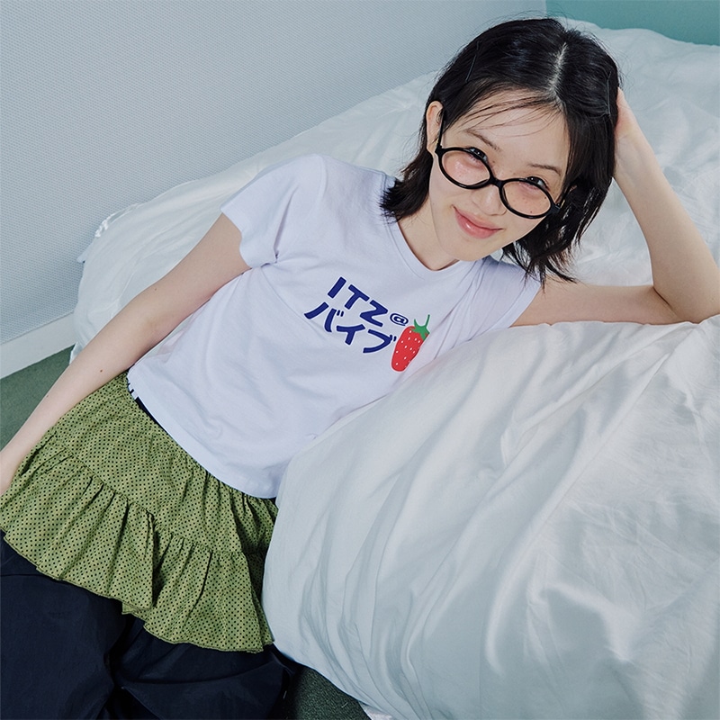 STRAWBERRY LOGO CROP T SHIRT