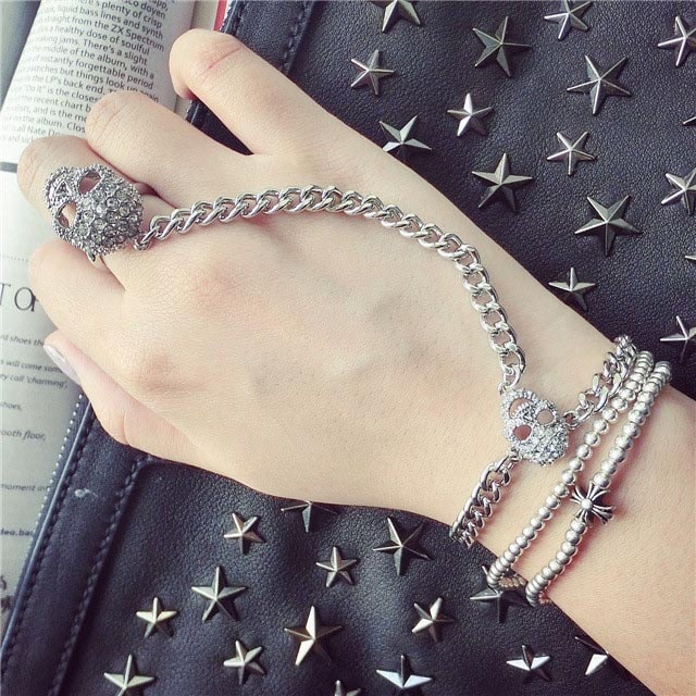 パベスカルフィンガーブレスレット フィンガーリング 指輪とブレスレットつなぐ チェーン ドクロ ガイコツ キラキラ メンズ ファランジリング レディース 19号 パヴェ 髑髏 骸骨 mtr398