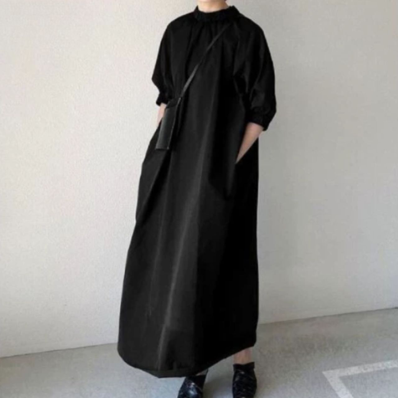 ワンピース レディース アウター ロング 長袖 クルーネック 襟なし Aライン かわいい 大人可愛い シンプル カジュアル おしゃれ レトロ こなれ感 エレガント とろみ感 抜け感 キュート